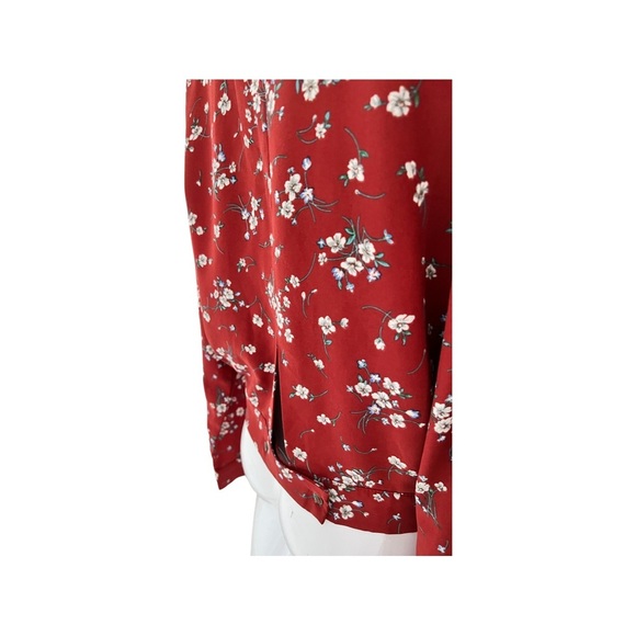 HeartLoom floral Blouse peep hole in back - Picture 7 of 7